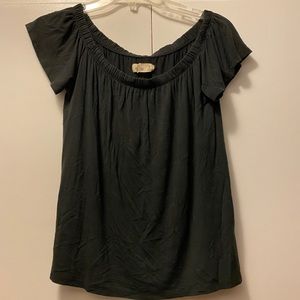 Hollister of the shoulder blouse